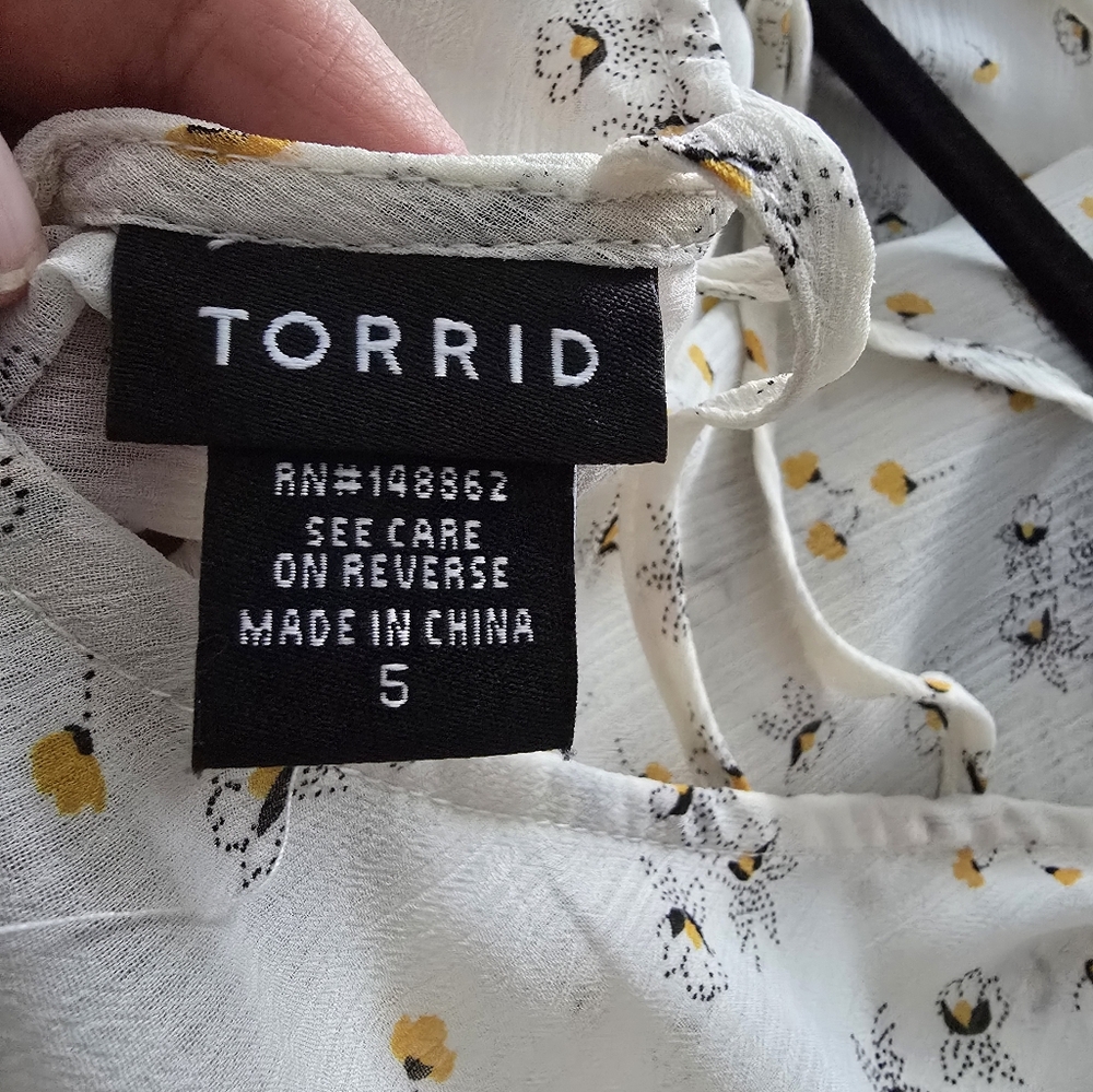 Torrid blouse yellow floral Size 5
